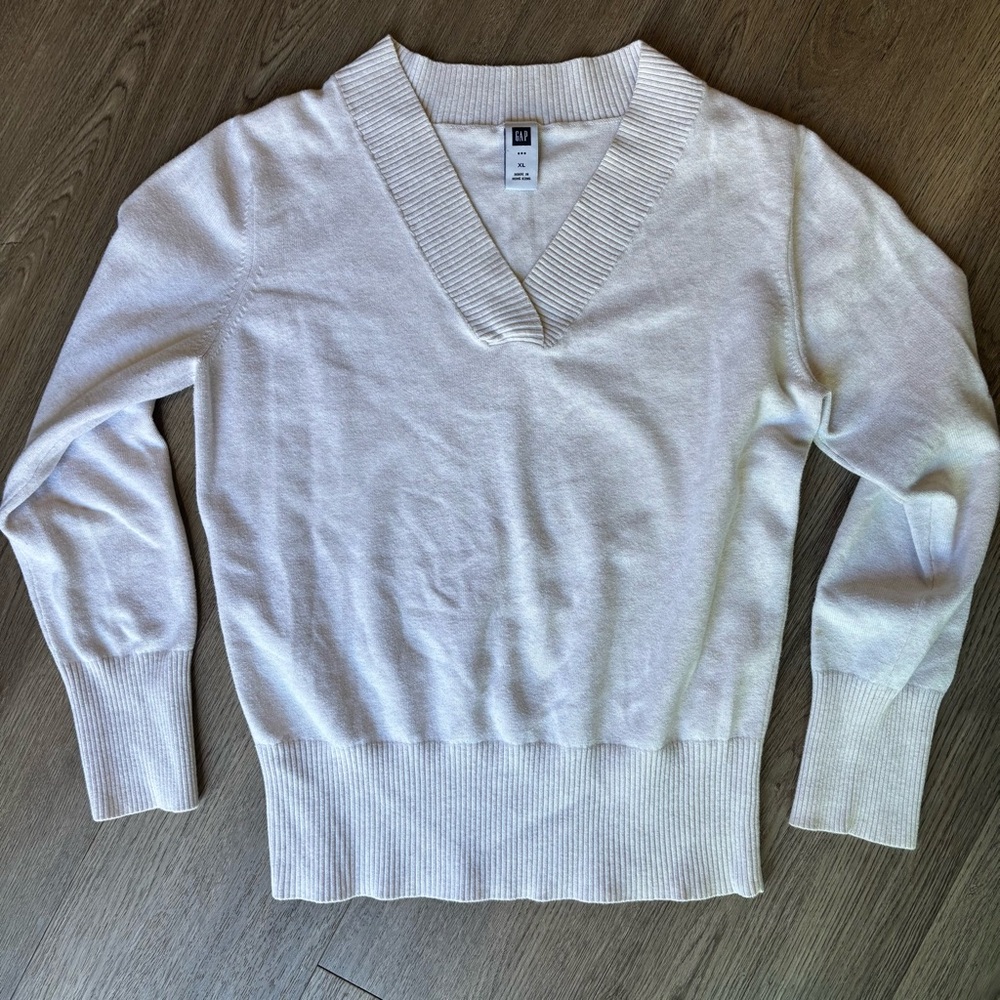 Women's Gap Cream Cotton V-Neck Sweater